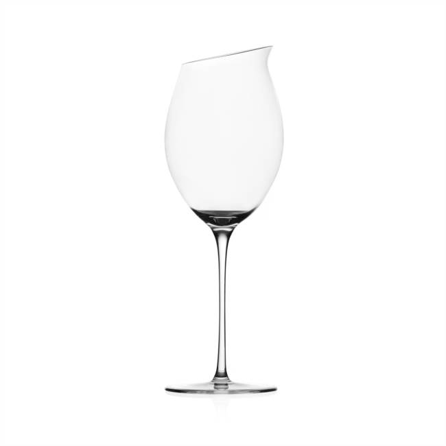 Stemmed glass full-bodied, fine red wine