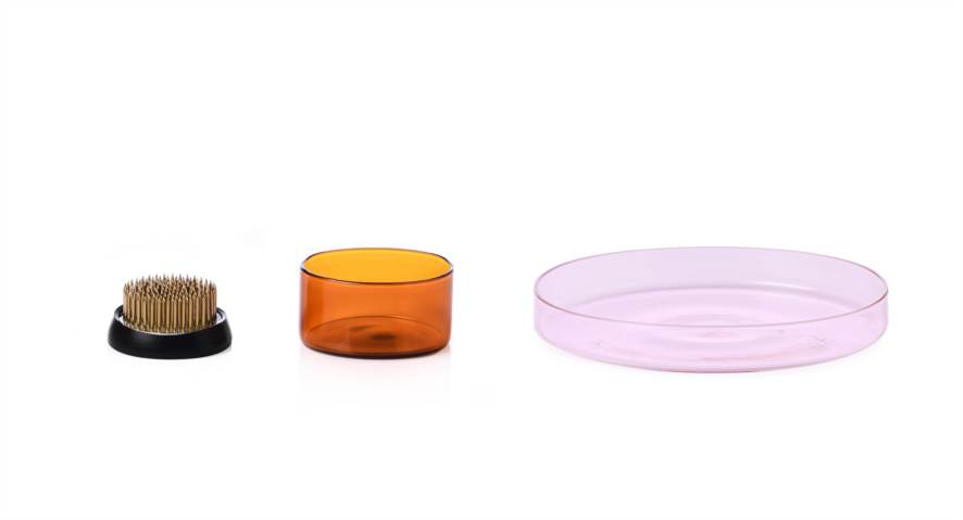 Set amber tray 6,5cm + light pink tray 15cm + brass flower frog 5cm