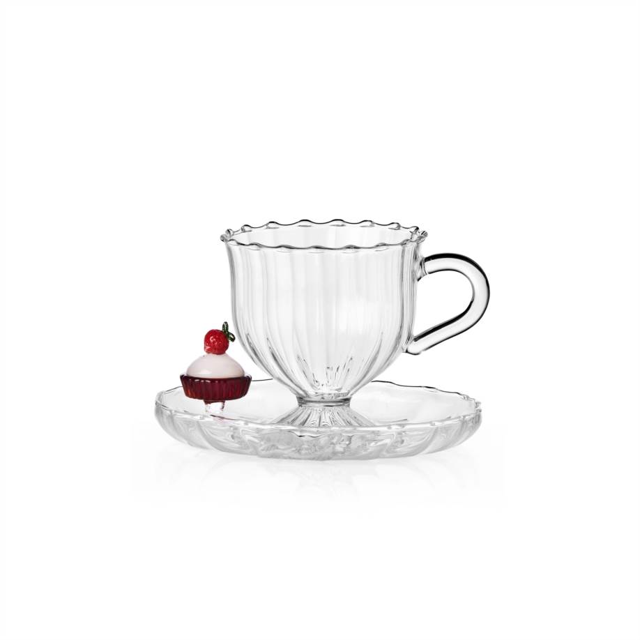 Tea cup w/saucer strawberry cake
